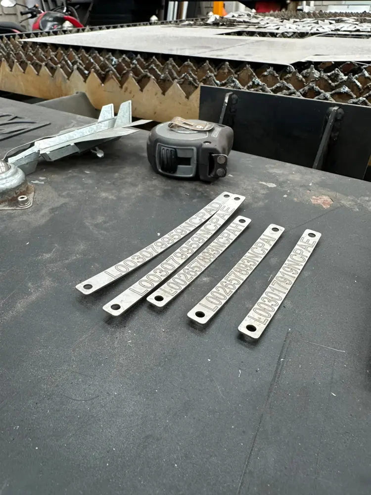 Placas de identificación de acero inoxidable cortadas y grabadas en Toluca